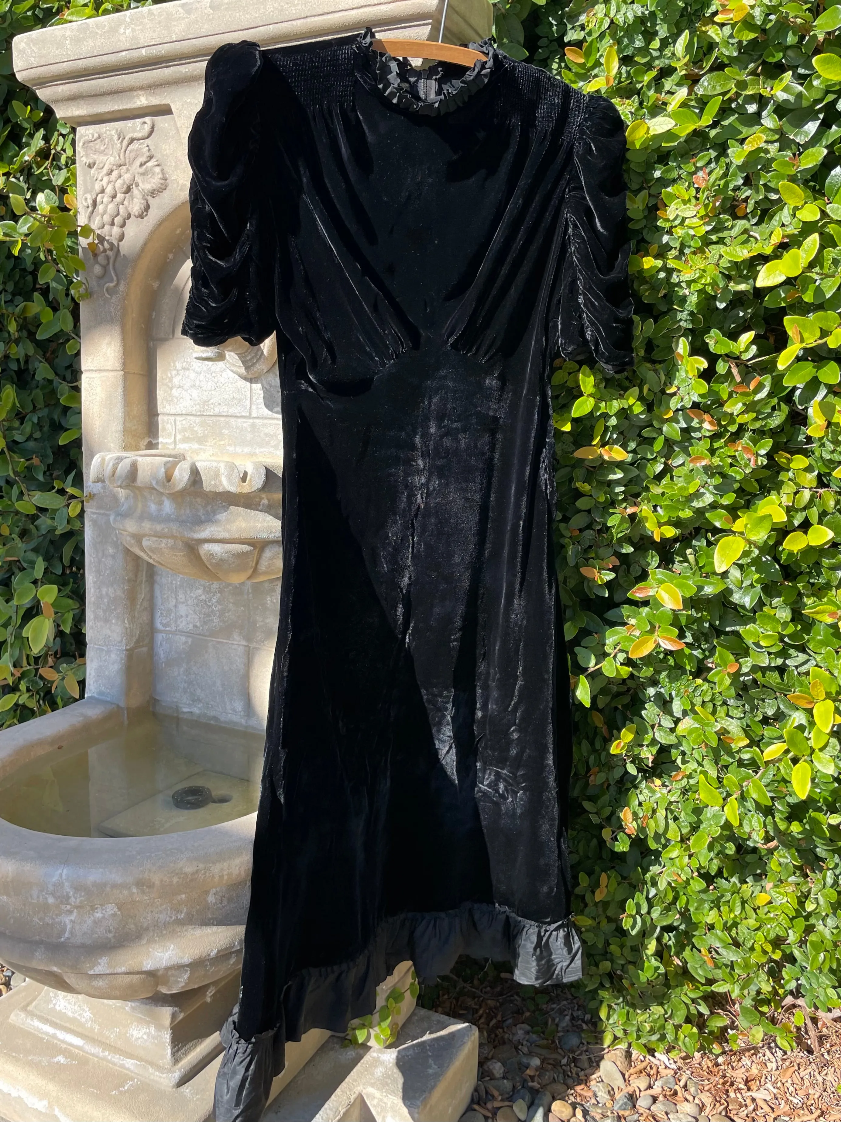 1940s Ruched Sleeve Silk Velvet Ruffle Trim Dress
