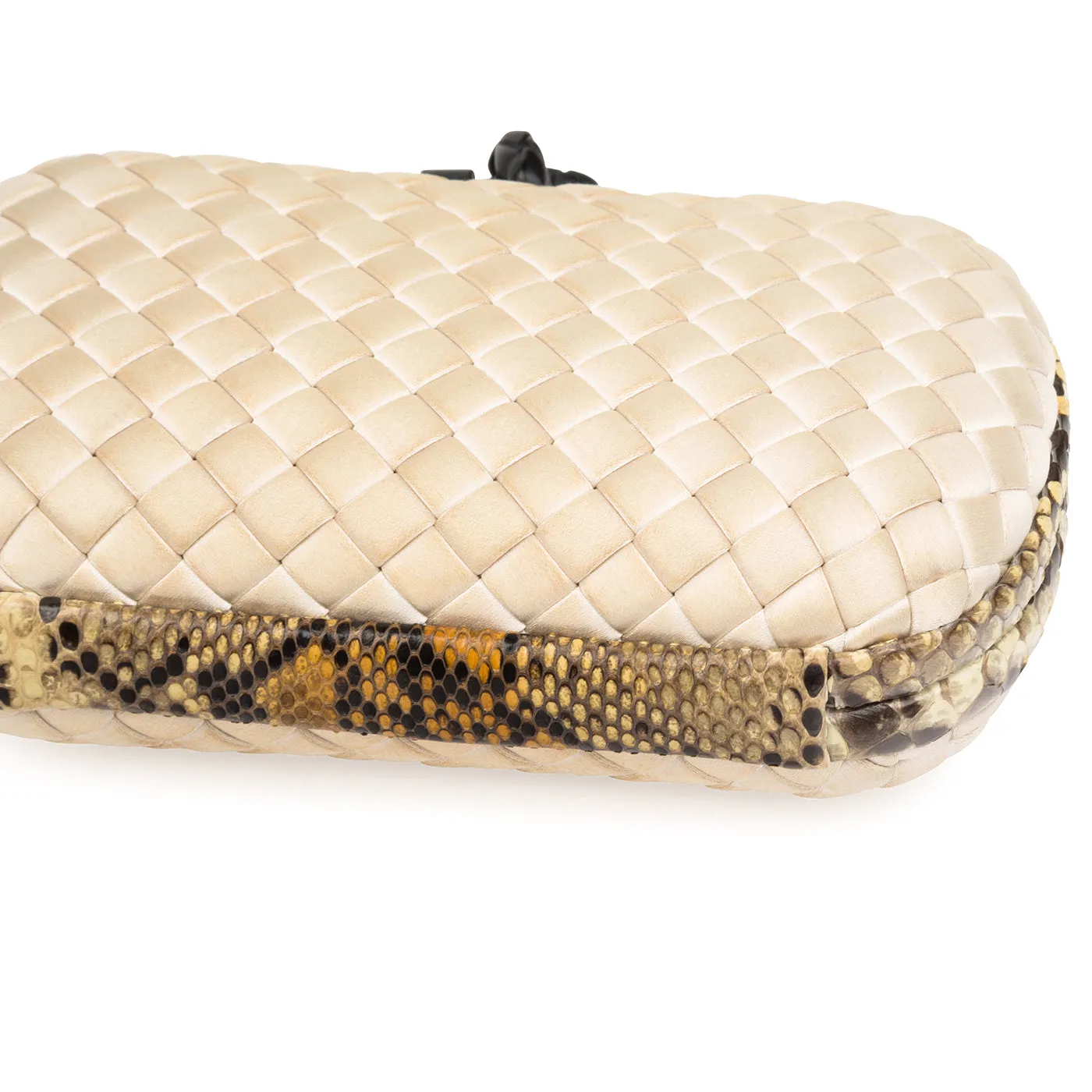 Knot Clutch