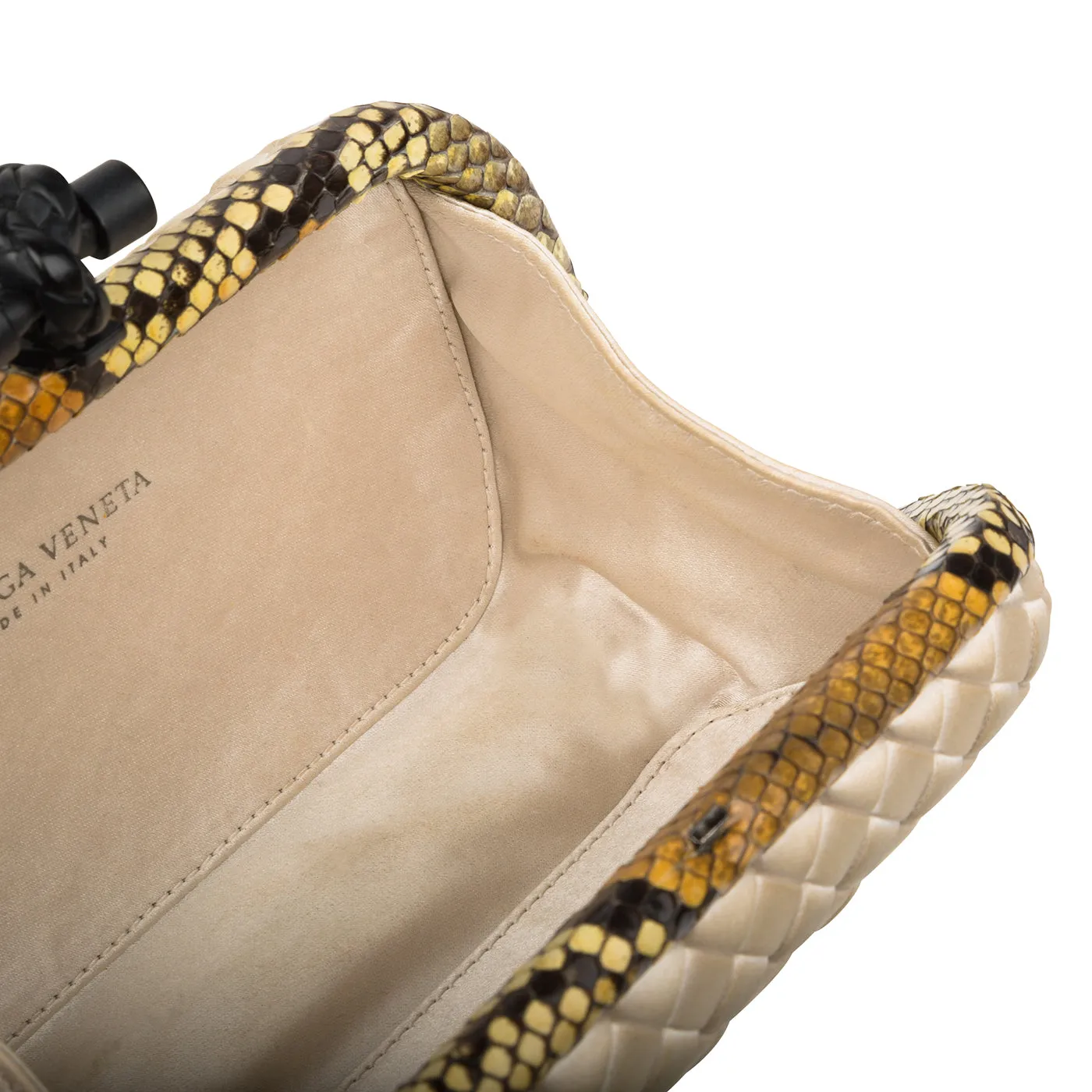 Knot Clutch