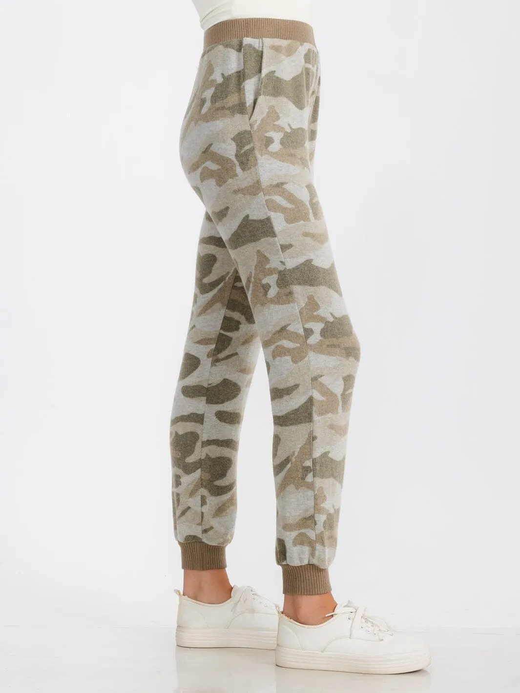 WOMEN'S ELASTIC WAIST FRONT POCKET CAMO PRINT FLEECE JOGGER SWEATPANTS