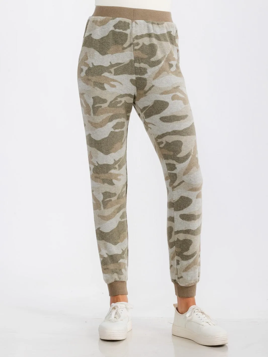 WOMEN'S ELASTIC WAIST FRONT POCKET CAMO PRINT FLEECE JOGGER SWEATPANTS