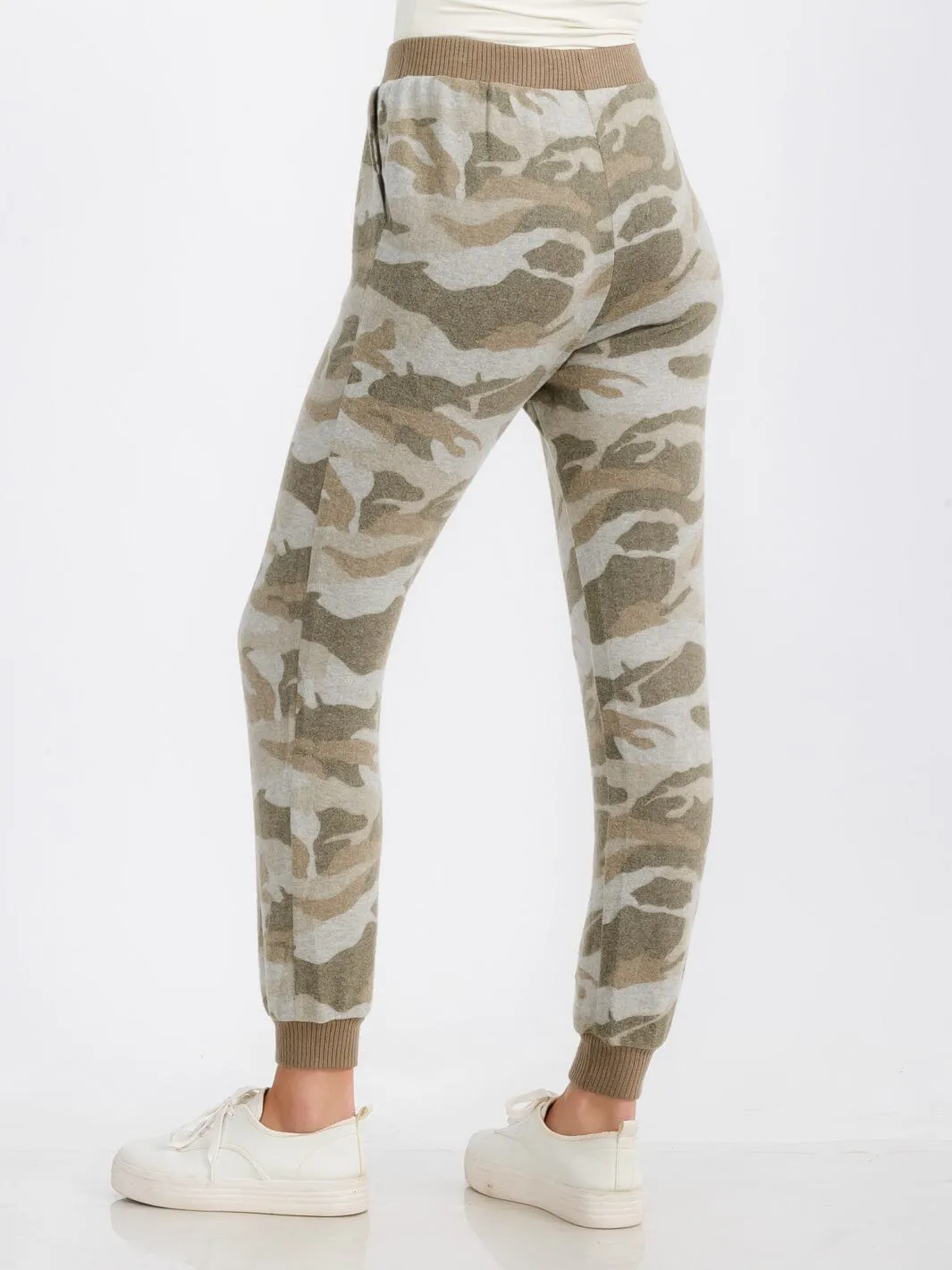 WOMEN'S ELASTIC WAIST FRONT POCKET CAMO PRINT FLEECE JOGGER SWEATPANTS