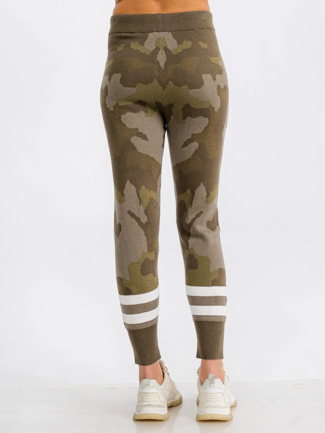 WOMEN'S ELASTIC WAIST FRONT POCKET CAMO PRINT SWEATPANTS