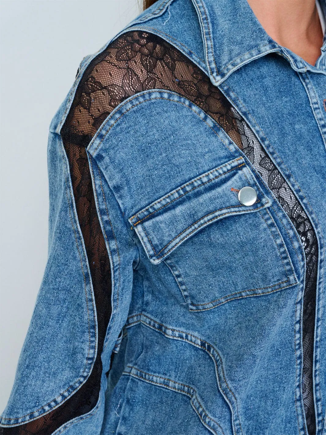 WOMEN'S LONG SLEEVE BUTTON CLOSURE FRONT POCKET LACE DENIM CONTRAST OVERSIZED TOP