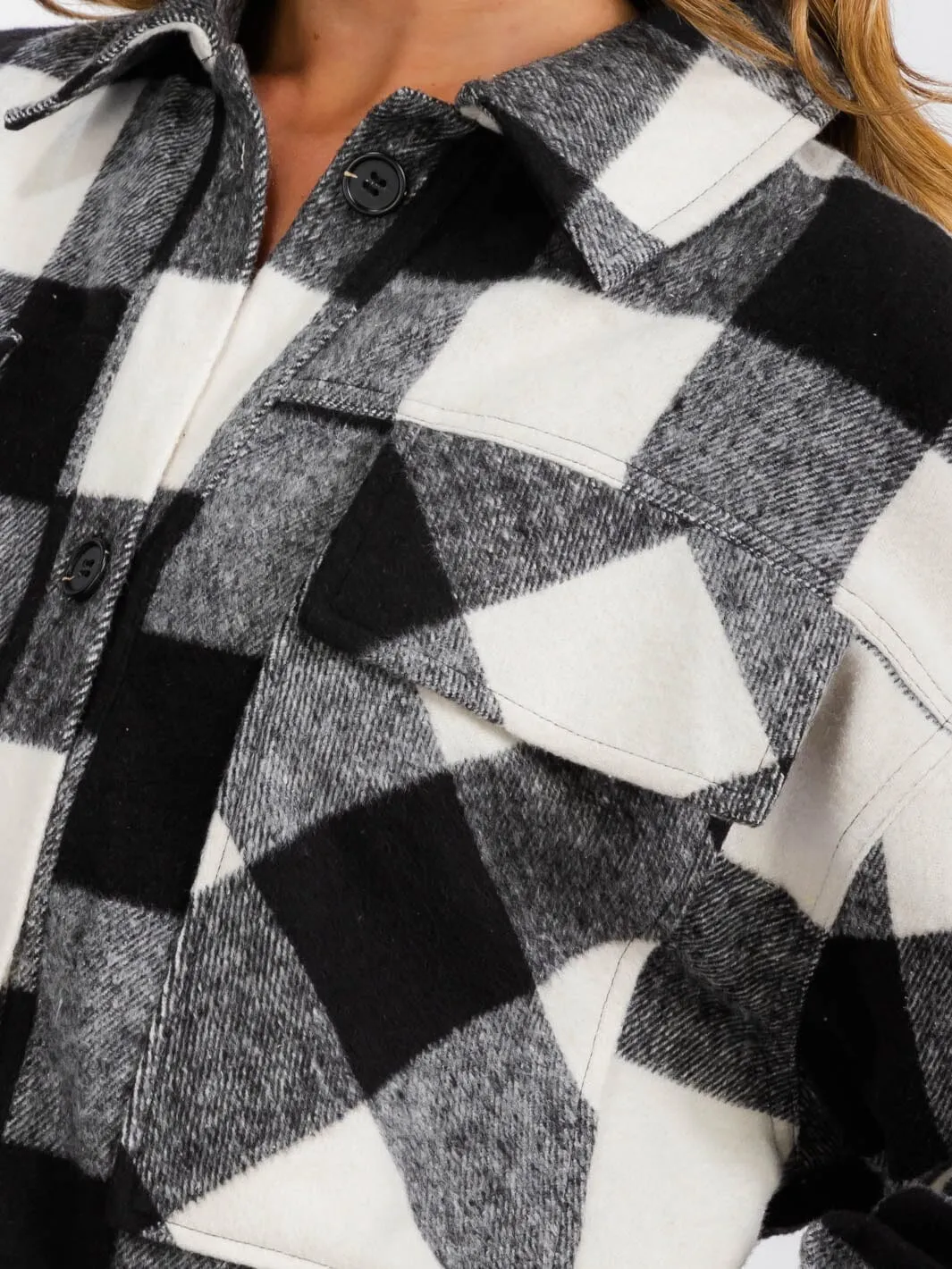 WOMEN'S LONG SLEEVE BUTTON CLOSURE FRONT POCKETS PLAID CROP JACKET