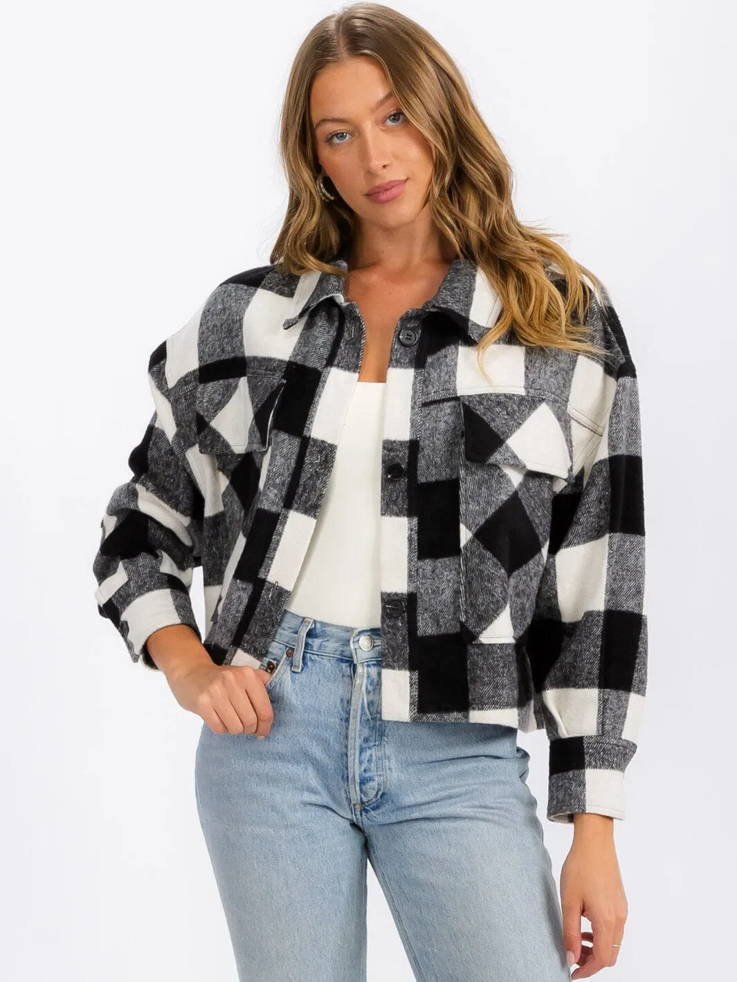 WOMEN'S LONG SLEEVE BUTTON CLOSURE FRONT POCKETS PLAID CROP JACKET