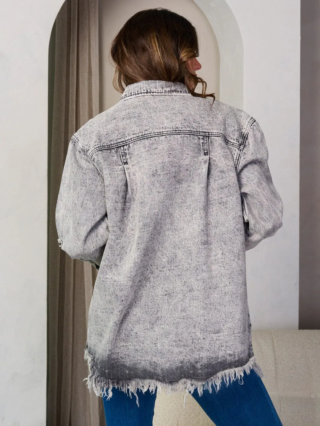 WOMEN'S LONG SLEEVE BUTTON UP WASHED DENIM JACKET